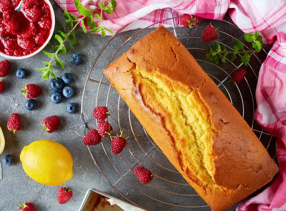 What Fruit Goes Well With Lemon Cake?